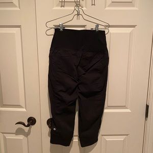 Black Lululemon Capri Pants